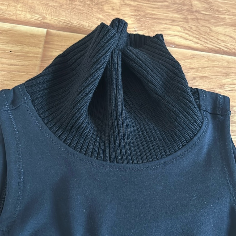 Black dress by theory with knitted collar & side pockets